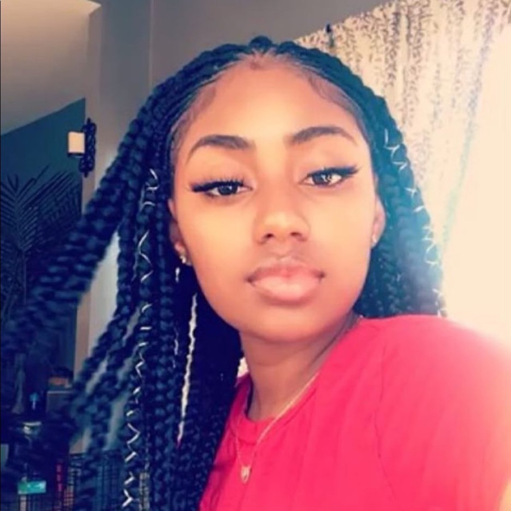 Meet your Posher, Alysia